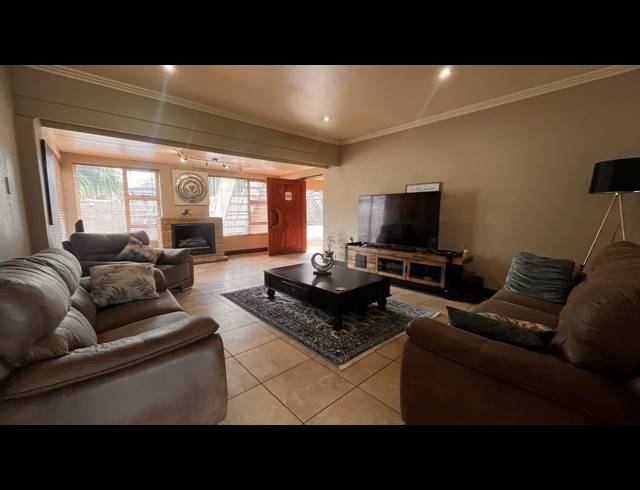 4 BEDROOM HOUSE FOR SALE IN BRACKENDOWNS